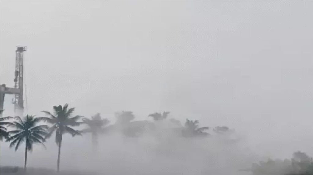 ONGC Gas Leak : आंध्र प्रदेश में ONGC के तेल कुएं से भीषण गैस रिसाव, धमाके के साथ लगी आग