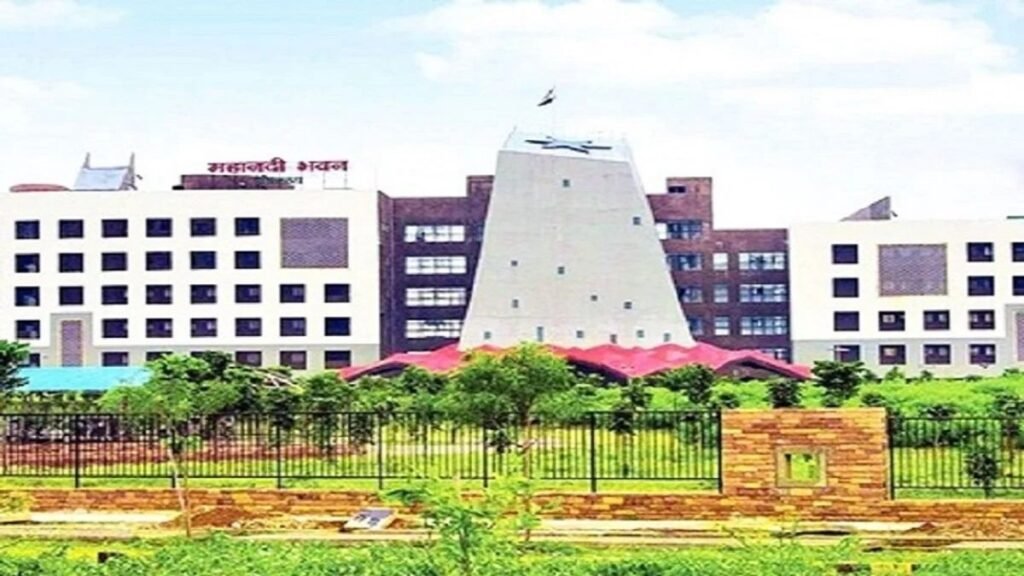 Administrative Strictness : वाणिज्यिक कर विभाग में 21 अधिकारियों-कर्मचारियों के ट्रांसफर