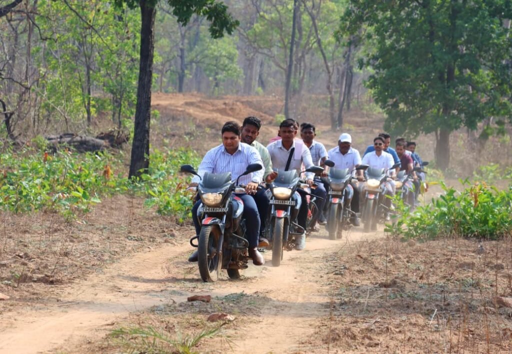 4 दशक बाद दारेली में प्रशासन: लाल आतंक से विकास की ओर बढ़ा बीजापुर का गांव