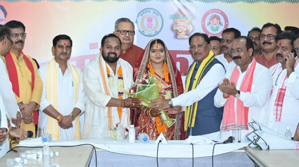 बेमेतरा में कन्या विवाह योजना के तहत 21 जोड़े बंधे परिणय सूत्र में, CM साय ने दी सौगात