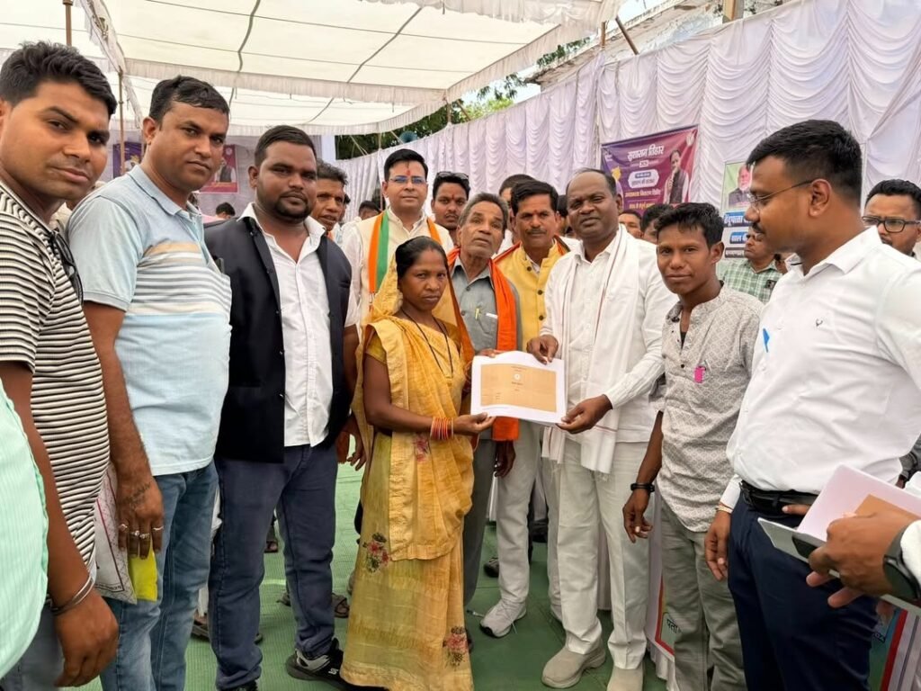 पाली के ग्राम पंचायत मुड़ापार में जनसमस्या निवारण शिविर का हुआ आयोजन 238 आवेदनों का हुआ त्वरित निराकरण