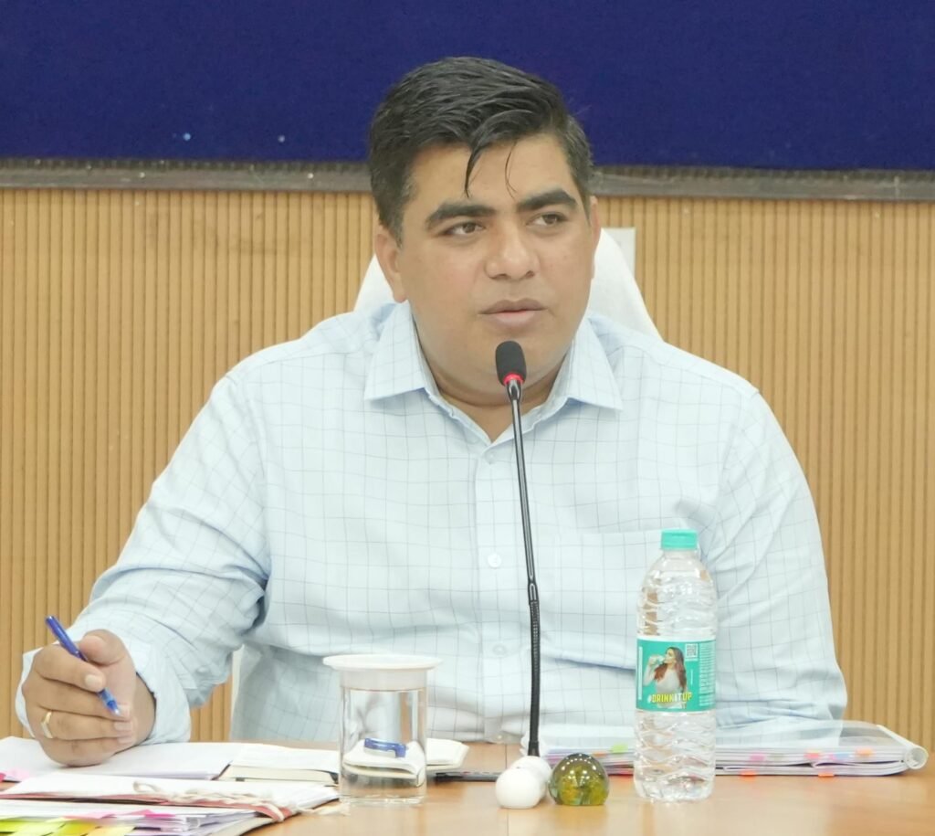 कलेक्टर ने ली जिला जल व स्वच्छता मिशन की समीक्षा बैठक जल जीवन मिशन कार्यों में लाएं गति, समय-सीमा में पूर्ण करें सभी योजनाएं – कलेक्टर श्री कुणाल दुदावत योजना की धीमी प्रगति पर जताई नाराजगी, अधिकारियों को नोटिश जारी करने के दिए निर्देश