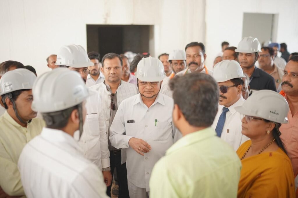कैबिनेट मंत्री लखनलाल देवांगन ने भूलसीडीह मेडिकल कॉलेज का किया निरीक्षण