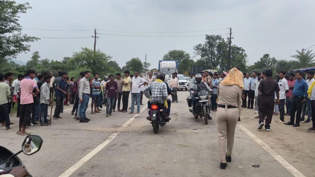 कोरबा: तेज रफ्तार टैंकर ने 3 बच्चों को रौंदा, 2 सगे भाई-बहन की मौत, गुस्साए ग्रामीणों ने 2 घंटे किया NH जाम