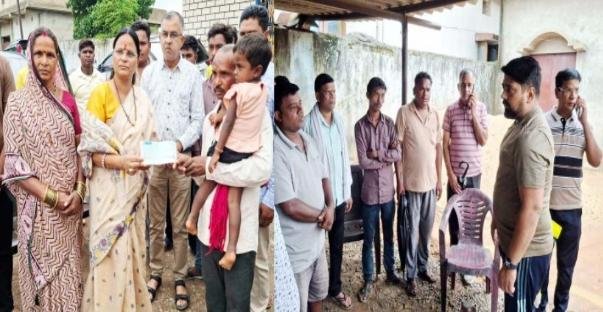 दादरखुर्द में कुत्तों के हमले से बच्चे की मौत, महापौर-आयुक्त ने पीड़ित परिवार को दिया 1 लाख का चेक