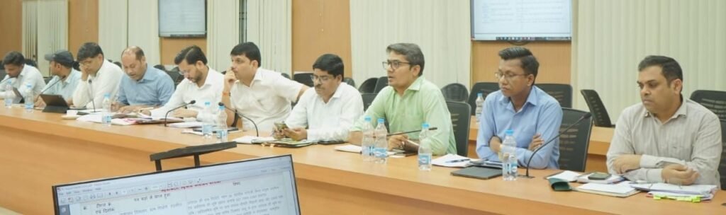 बारिश से क्षतिग्रस्त सड़कों, पुल-पुलियों एवं अन्य संरचनाओं की जानकारी शीघ्र प्रस्तुत करें: कलेक्टर दुदावत