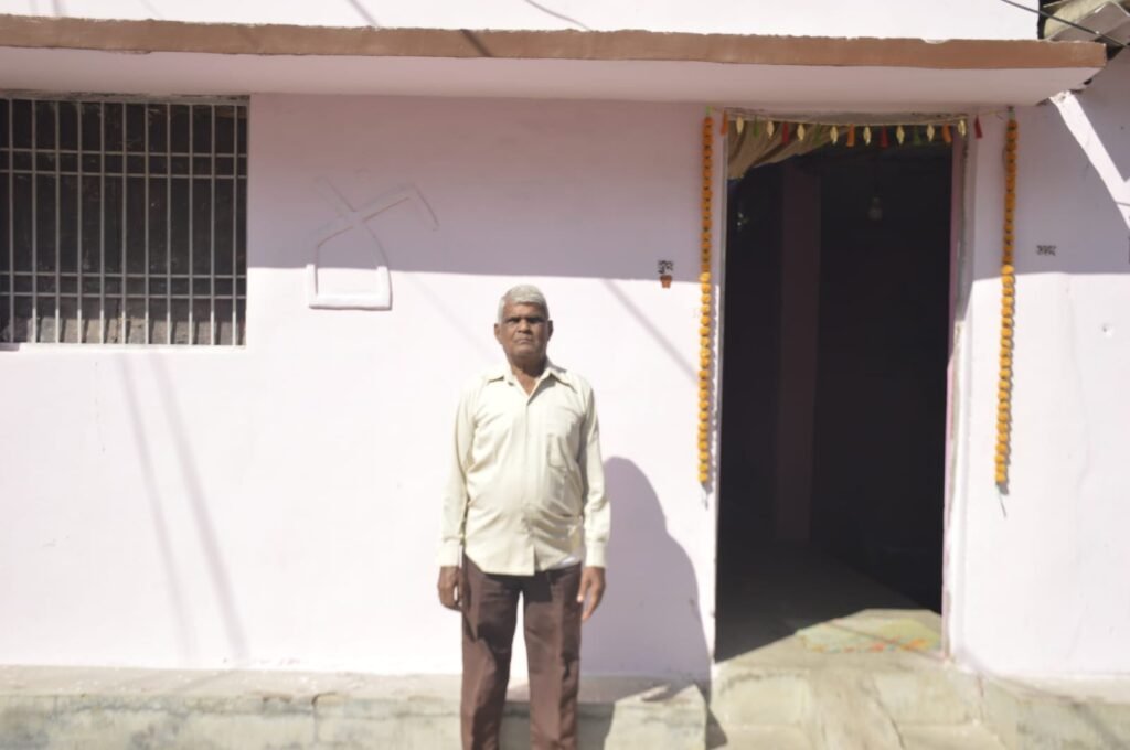 पक्का घर बना खुशहाल भविष्य का आधार, प्रधानमंत्री आवास योजना से लाभान्वित हुए आनंद राम