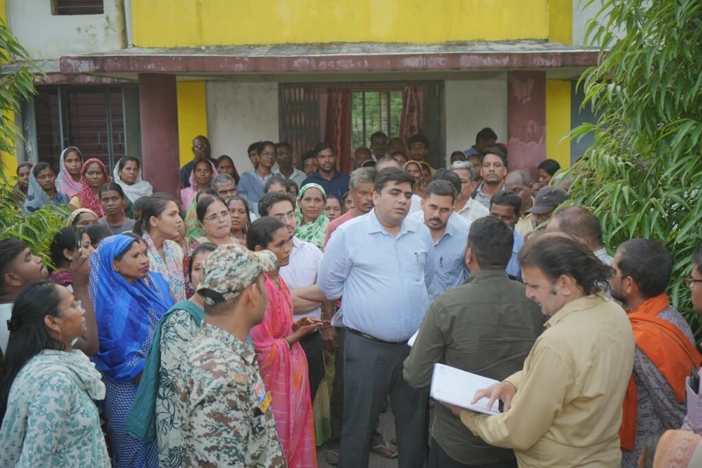 आप स्वीकृत काम पूरा करिए, मैं गाँव के विकास के लिए नए काम तुरंत स्वीकृत करूंगा”-कलेक्टर कुणाल दुदावत