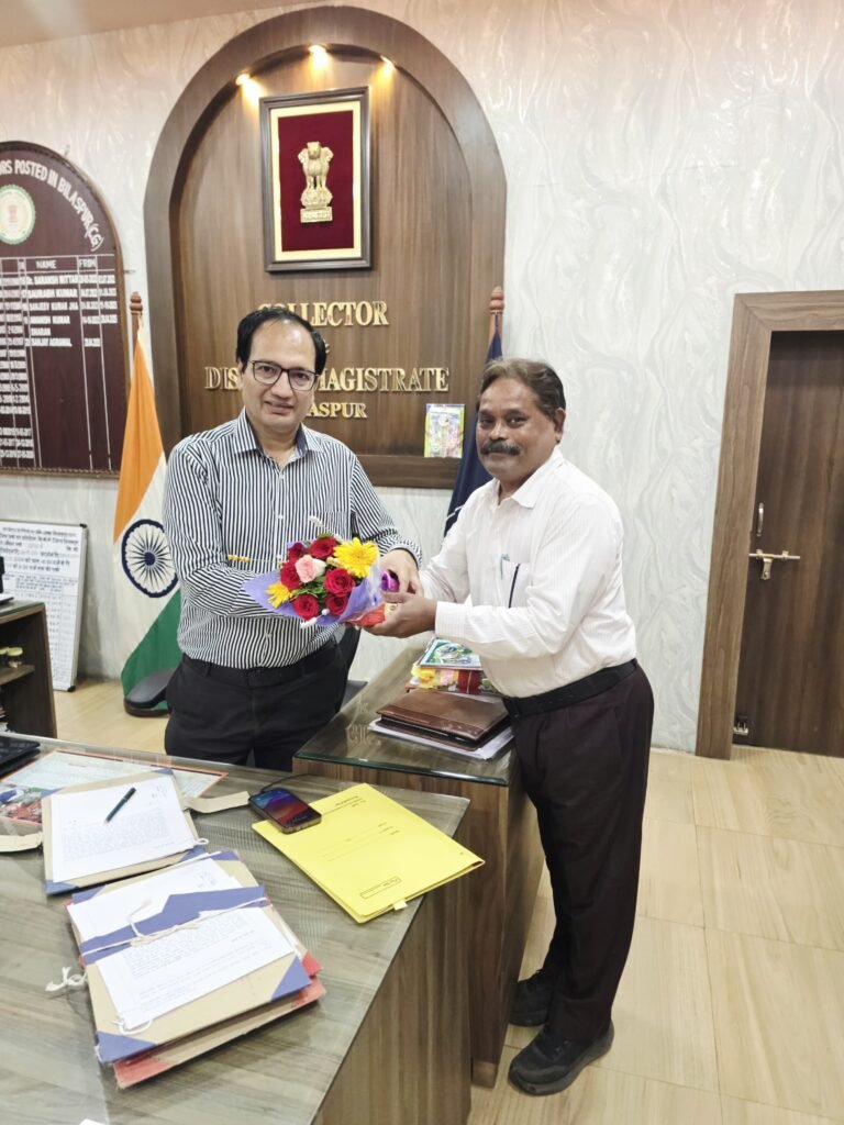 करतला से बिलासपुर तक: BEO से DEO बने श्री संदीप पाण्डेय, बिलासपुर में किया पदभार ग्रहण, करतला में खुशी की लहर