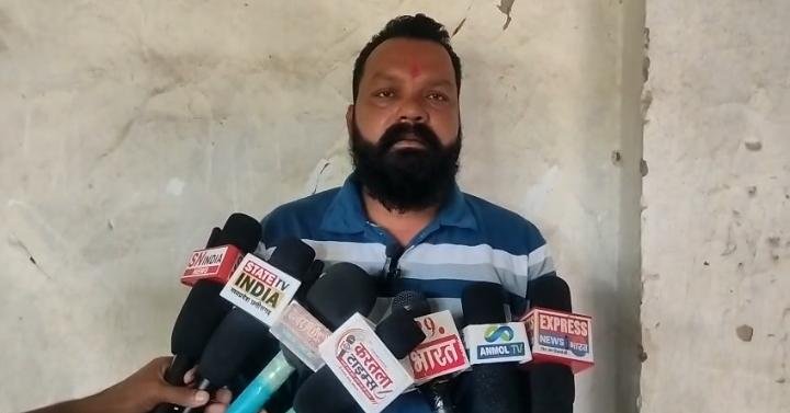 13 साल पुराने कुदुरमल हायर सेकेंडरी का भवन जर्जर, 10 पंचायतों के 350 छात्रों की जान जोखिम में, छत से टपक रहा पानी