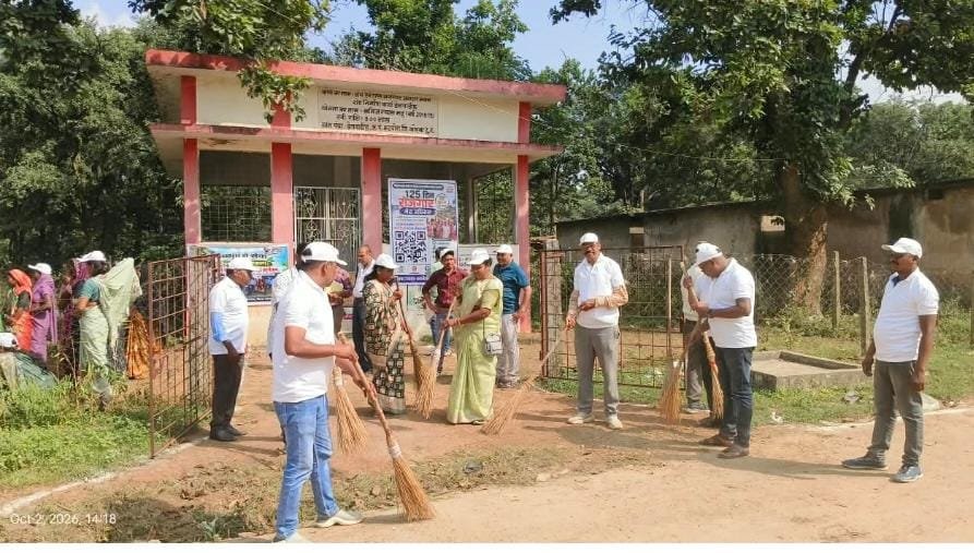 ढेलवाडीह में श्रमदान कर दिया स्वच्छता का संदेश, स्वच्छता दीदियों का हुआ सम्मान