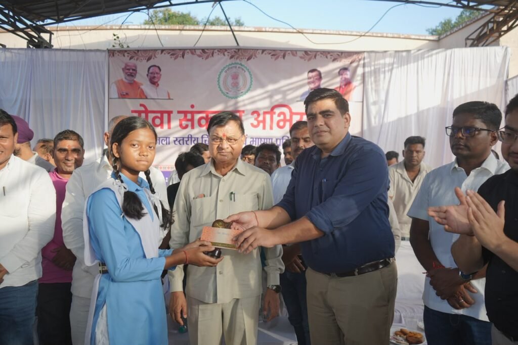 शिविरों से योजनाओं का लाभ और समस्याओं का समाधान नागरिकों तक पहुंचेगा – उद्योग मंत्री देवांगन